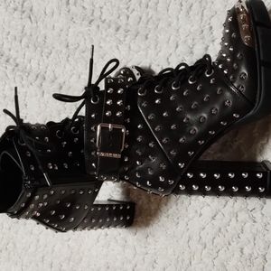 Gianni Bini Rhiannen Studded Booties size 6